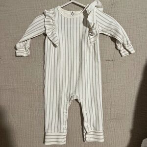 Pehr Ruffle Romper in Grey Stripes 0-3M (Unisex)